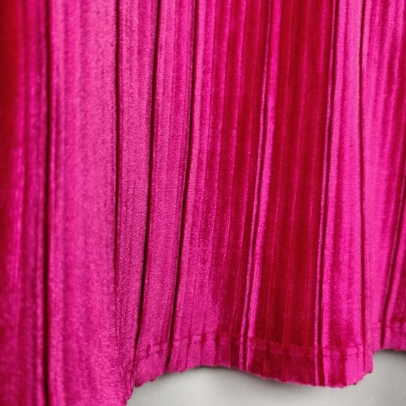 NWT TORRID Red Velvet Pleated High Neck Flowy Halter Top Sz. 5X / 28 - Picture 8 of 14
